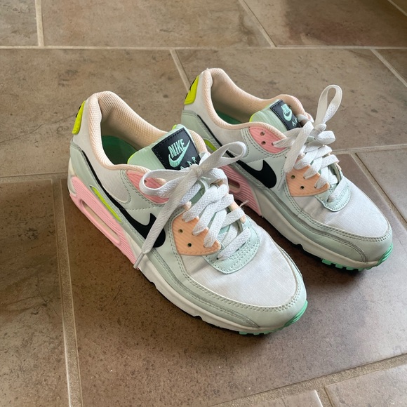COPY - Women’s Nike shoes size 7 - Picture 1 of 5